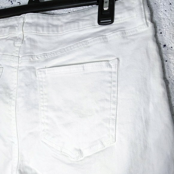 Celebrity Pink New White Denim Jean Shorts Size 15/32 - Picture 7 of 9